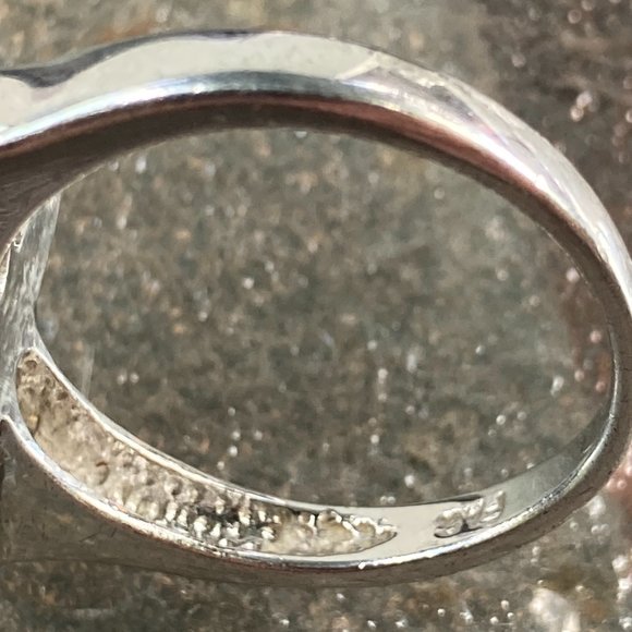 Square onyx on "hugged" sterling silver setting - Picture 6 of 13